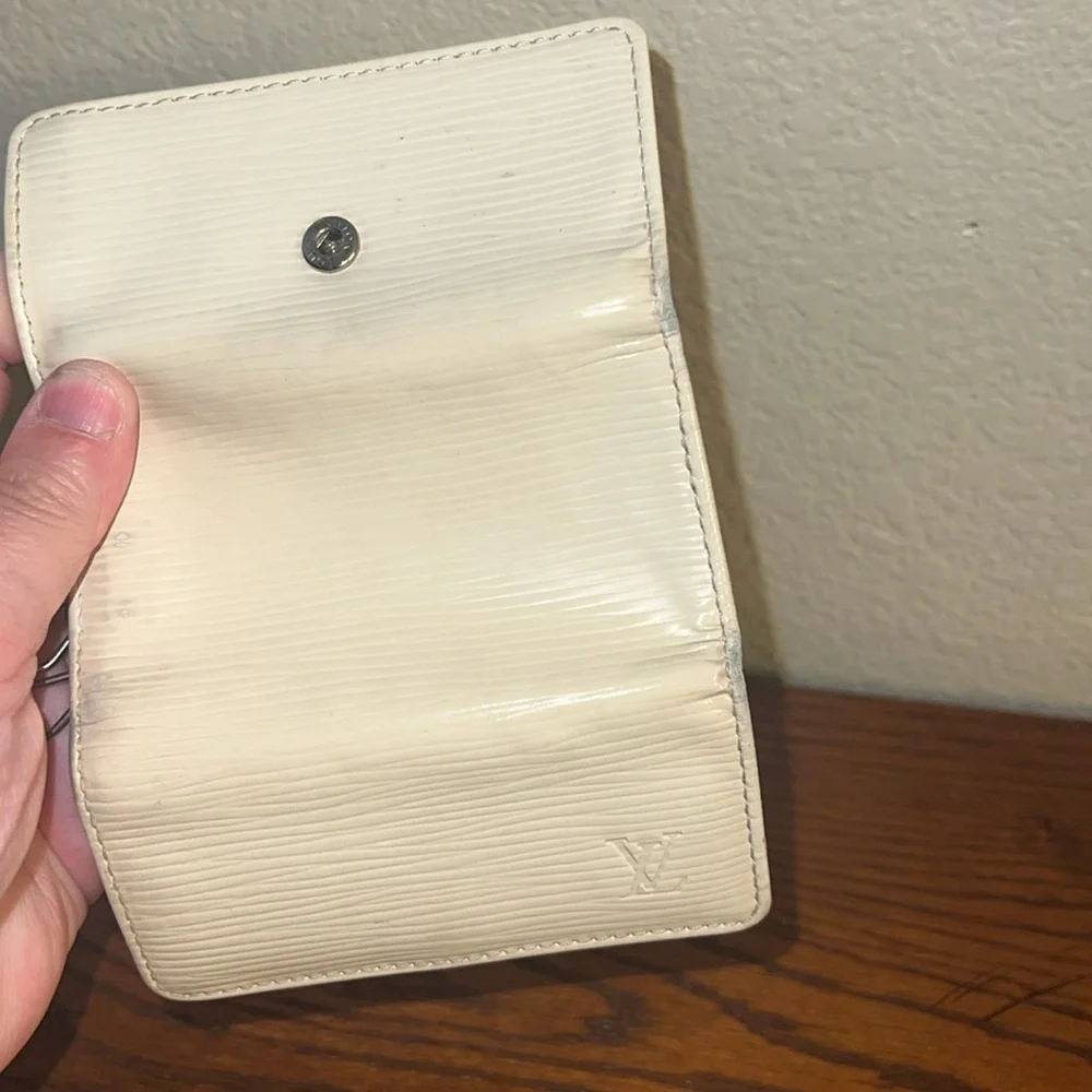 Authentic Louis Vuitton Epi 4 key holder creme CA1097 - Picture 7 of 13